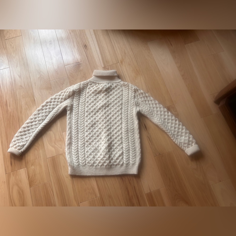 Merino wool Irish Cable-Knit Turtleneck Sweater - Picture 2 of 6